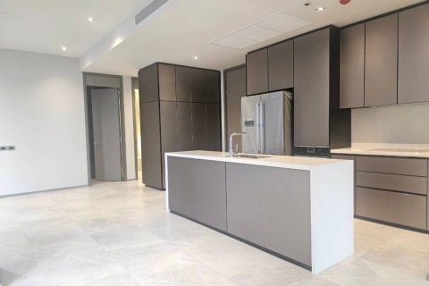 Condo in Bangkok, Thailand, 2 bedrooms  № 118983 - photo 2