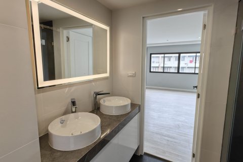 Кондоминиум с 2 спальнями в Сатхоне, Бангкок, Таиланд № 137408 - фото 6