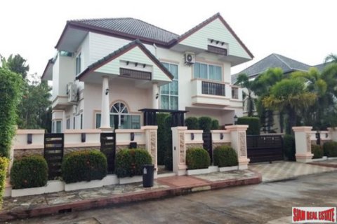 House in Pattaya, Thailand 3 bedrooms № 193228