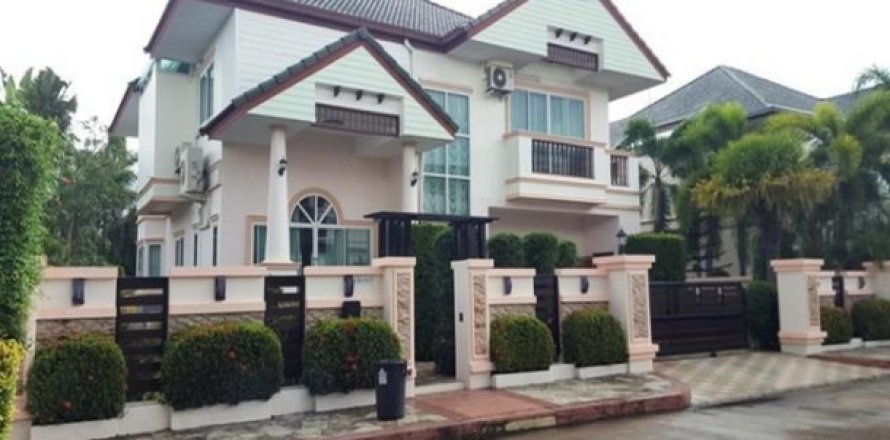 House in Pattaya, Thailand 3 bedrooms № 193228