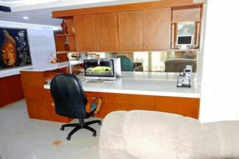 Apartment in Pattaya, Thailand 2 bedrooms № 193223 - photo 3