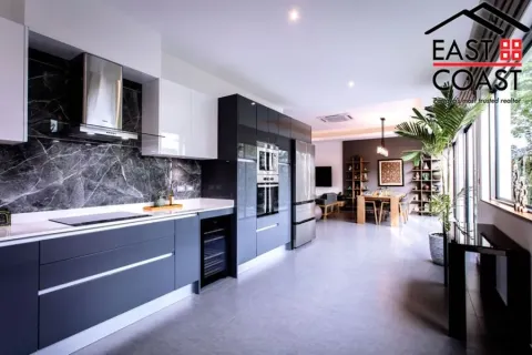 Casa de 4 dormitorios en Pattaya, Tailandia № 212734 - foto 5