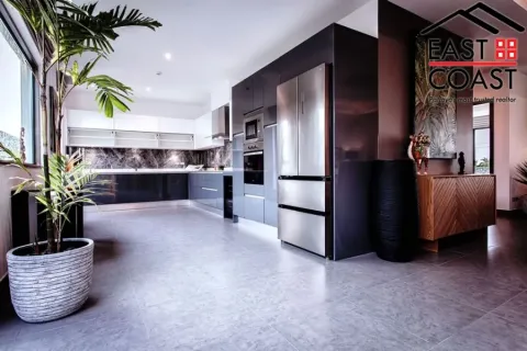 Casa de 4 dormitorios en Pattaya, Tailandia № 212734 - foto 4