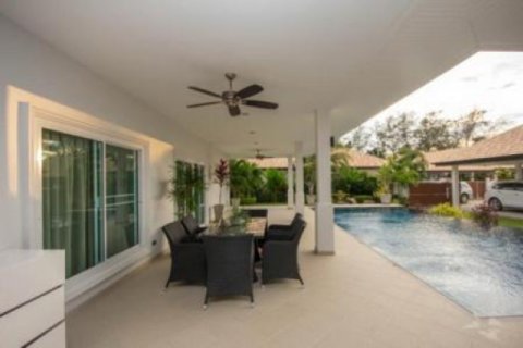 Villa in Hua Hin, Thailand 4 bedrooms № 193365 - photo 4