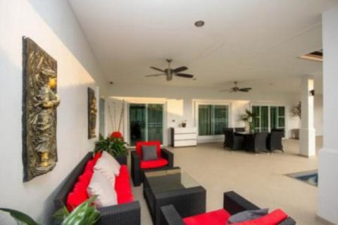Villa in Hua Hin, Thailand 4 bedrooms № 193365 - photo 2