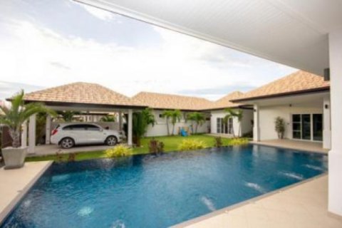 Villa in Hua Hin, Thailand 4 bedrooms № 193365 - photo 5