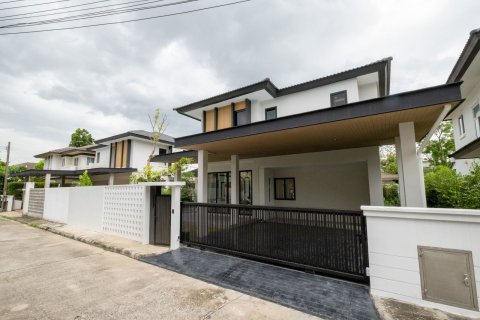 Дом в Чиангмае, Таиланд с 4 спальнями № 155324 - фото 1