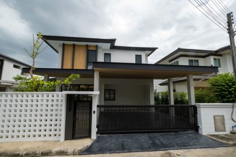 House in Chiang Mai, Thailand 4 bedrooms № 155324 - photo 2