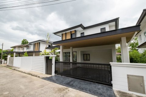 House in Chiang Mai, Thailand 4 bedrooms № 155324 - photo 1