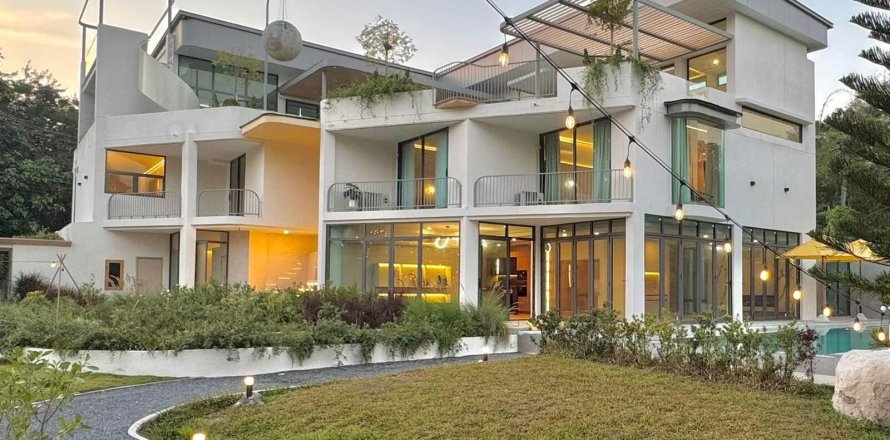 Villa in Chiang Mai, Thailand 5 bedrooms № 155327