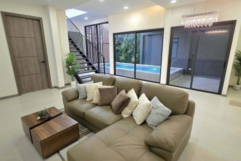 House in Phra Khanong, Bangkok, Thailand 3 bedrooms № 142071 - photo 25