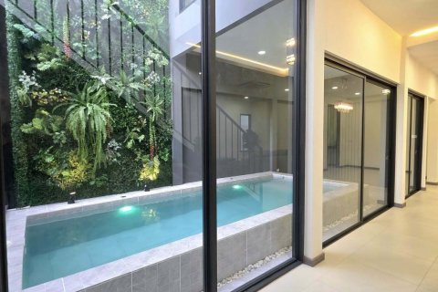House in Phra Khanong, Bangkok, Thailand 3 bedrooms № 142071 - photo 3