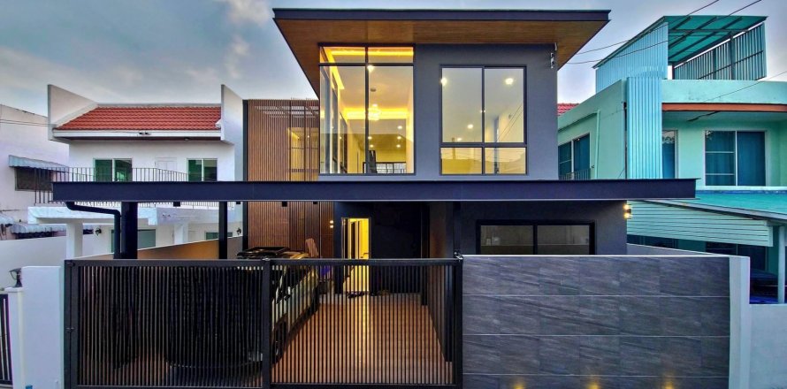 House in Phra Khanong, Bangkok, Thailand 3 bedrooms № 142071