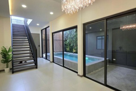 House in Phra Khanong, Bangkok, Thailand 3 bedrooms № 142071 - photo 4