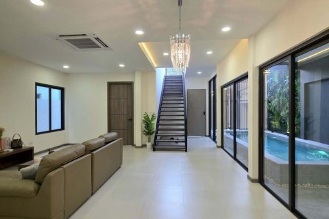 House in Phra Khanong, Bangkok, Thailand 3 bedrooms № 142071 - photo 16