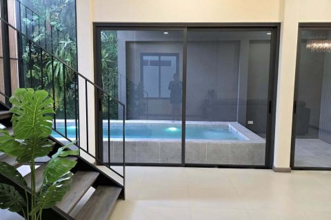 House in Phra Khanong, Bangkok, Thailand 3 bedrooms № 142071 - photo 2