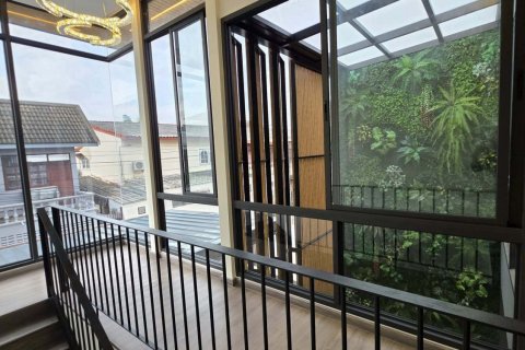House in Phra Khanong, Bangkok, Thailand 3 bedrooms № 142071 - photo 17