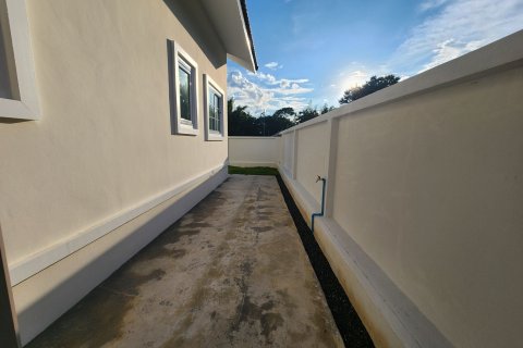 House in Mae Rim, Thailand 3 bedrooms № 148228 - photo 23
