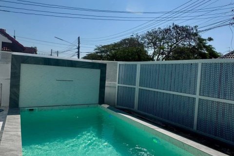 House in Pattaya, Thailand 3 bedrooms № 161730 - photo 2
