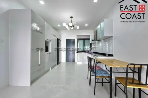 Casa de 3 dormitorios en Pattaya, Tailandia № 213582 - foto 14