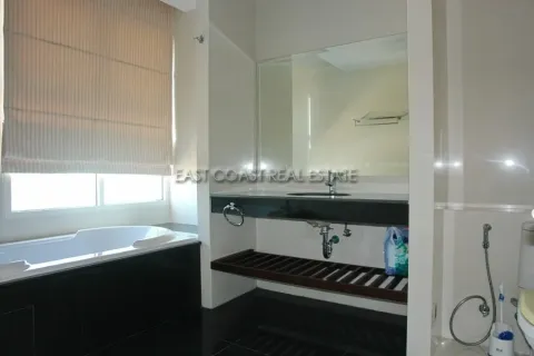 Condominio de 2 dormitorios en Jomtien Beach, Pattaya, Tailandia № 213581 - foto 4