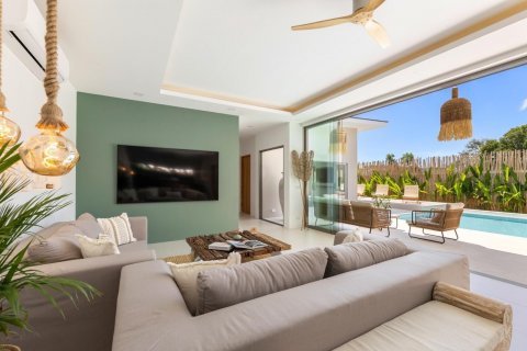 Villa in Ko Samui, Thailand 3 bedrooms № 135745 - photo 2