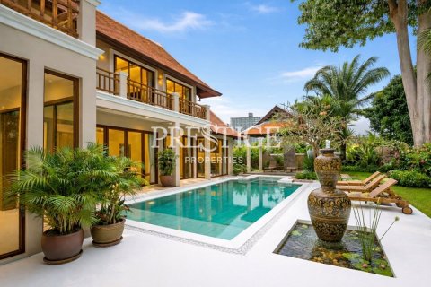 House in Pattaya, Thailand 5 bedrooms № 197614