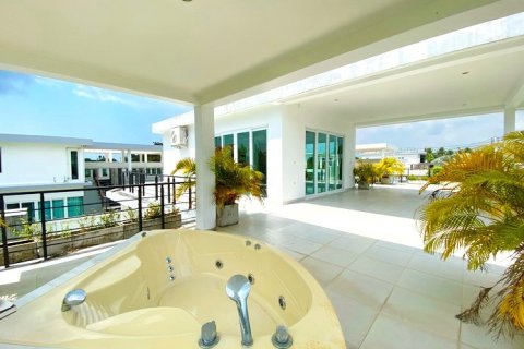 Haus in Pattaya, Thailand 5 Schlafzimmer № 223061 - Foto 18