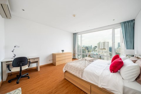 Condo in Bangkok, Thailand, 2 bedrooms  № 180753 - photo 13