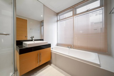 Condo in Bangkok, Thailand, 2 bedrooms  № 180753 - photo 18