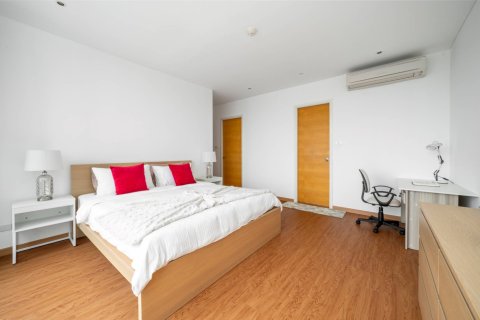 Condo in Bangkok, Thailand, 2 bedrooms  № 180753 - photo 16