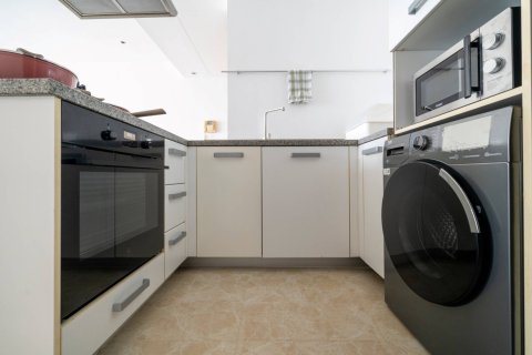 Condo in Bangkok, Thailand, 2 bedrooms  № 180753 - photo 11