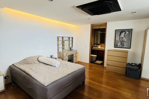 Condo in Bangkok, Thailand, 3 bedrooms  № 180755 - photo 30