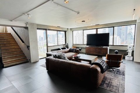 Condo in Bangkok, Thailand, 3 bedrooms  № 180755 - photo 11