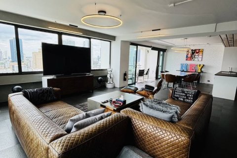 Condo in Bangkok, Thailand, 3 bedrooms  № 180755 - photo 2