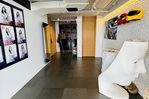 Condo in Bangkok, Thailand, 3 bedrooms  № 180755 - photo 12