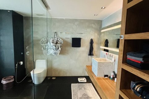 Condo in Bangkok, Thailand, 3 bedrooms  № 180755 - photo 28