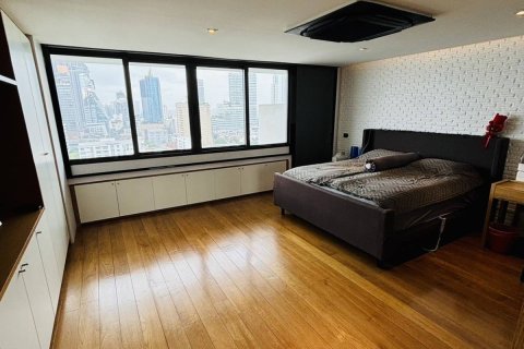 Condo in Bangkok, Thailand, 3 bedrooms  № 180755 - photo 24