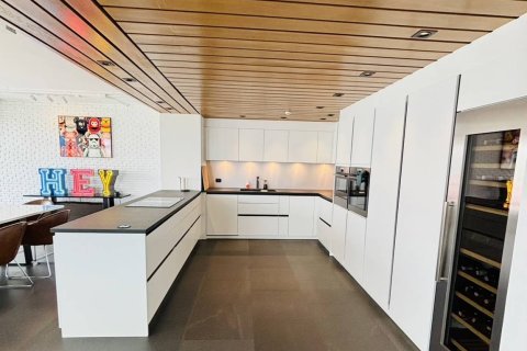 Condo in Bangkok, Thailand, 3 bedrooms  № 180755 - photo 5