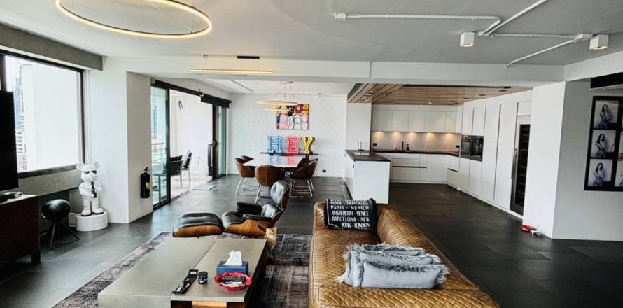 Condo in Bangkok, Thailand, 3 bedrooms  № 180755