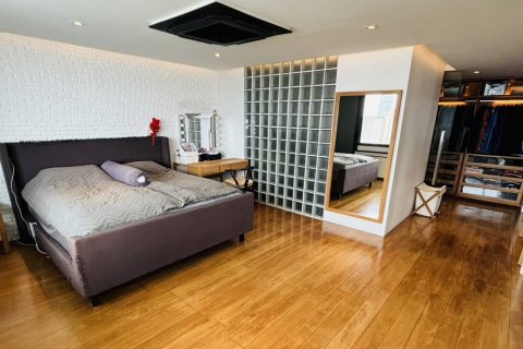 Condo in Bangkok, Thailand, 3 bedrooms  № 180755 - photo 23