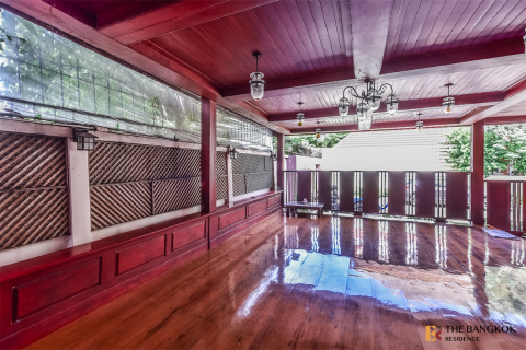 House in Bangkok, Thailand 4 bedrooms № 188988