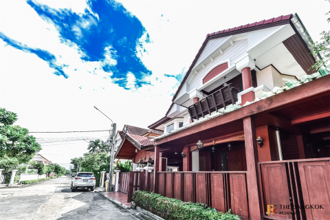 House in Bangkok, Thailand 4 bedrooms № 188988