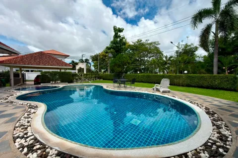 Casa de 3 dormitorios en Pattaya, Tailandia № 212152 - foto 2