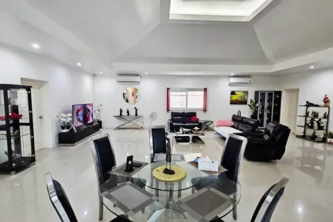 Casa de 3 dormitorios en Pattaya, Tailandia № 212152 - foto 9