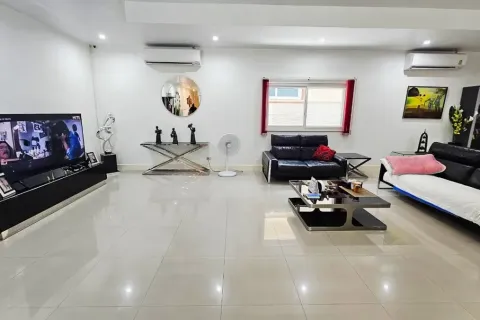 Casa de 3 dormitorios en Pattaya, Tailandia № 212152 - foto 11