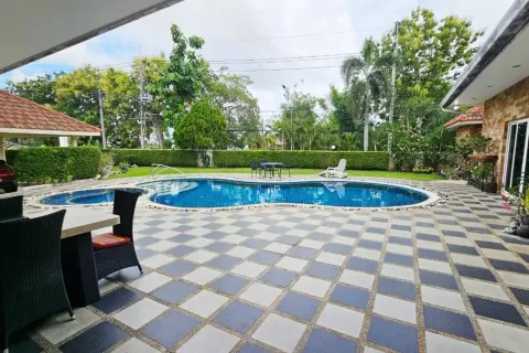 Casa de 3 dormitorios en Pattaya, Tailandia № 212152 - foto 3