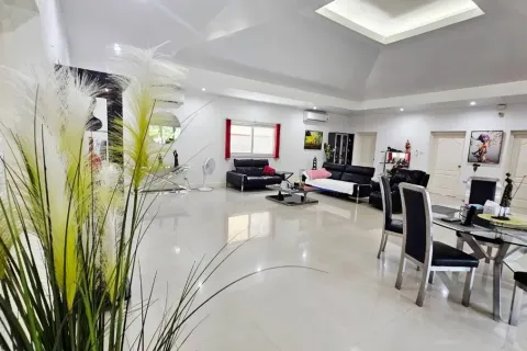 Casa de 3 dormitorios en Pattaya, Tailandia № 212152 - foto 7