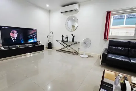 Casa de 3 dormitorios en Pattaya, Tailandia № 212152 - foto 10