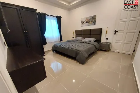 Casa de 6 dormitorios en Pattaya, Tailandia № 212154 - foto 11